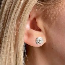 Load image into Gallery viewer, Capeology Sand Dollar Earring